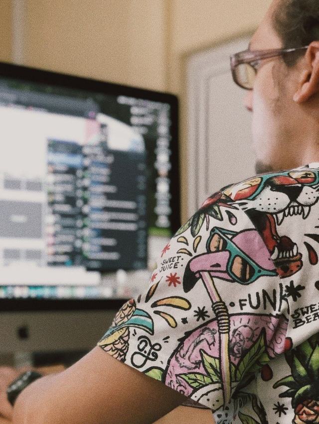 Владимир Вьюнов за работой